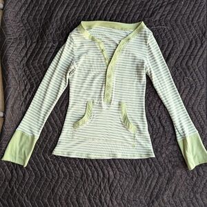 Y2k long sleeved Henley shirt